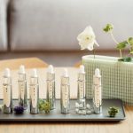 La skincare sostenibile di MAMEHA Un programma settimanale di sieri che combina in modo etico cura della pelle naturale con un design unico