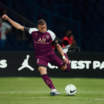 Tutti gli item della nuova collezione Jordan Brand x PSG Dalla terza maglia alle Jordan IV, con la sobrietà del bordeaux che domina