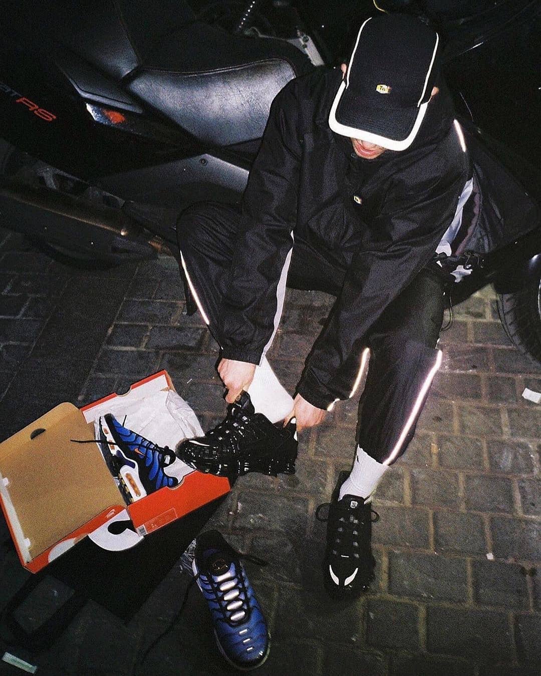 La sneaker delle sottoculture: la storia della Nike Air Max Plus 'Tn' La silhouette simbolo dei chavs protagonista dell'ultima collabo di Supreme | Image 285617