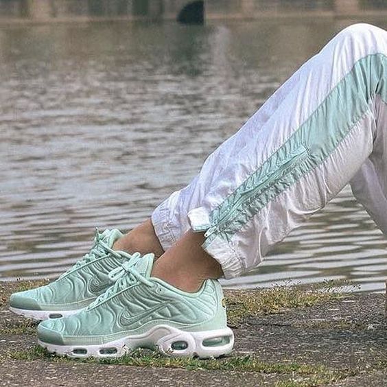 La sneaker delle sottoculture: la storia della Nike Air Max Plus 'Tn' La silhouette simbolo dei chavs protagonista dell'ultima collabo di Supreme | Image 285628