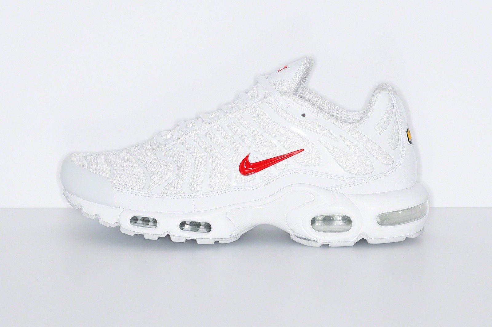La sneaker delle sottoculture: la storia della Nike Air Max Plus 'Tn' La silhouette simbolo dei chavs protagonista dell'ultima collabo di Supreme | Image 285497