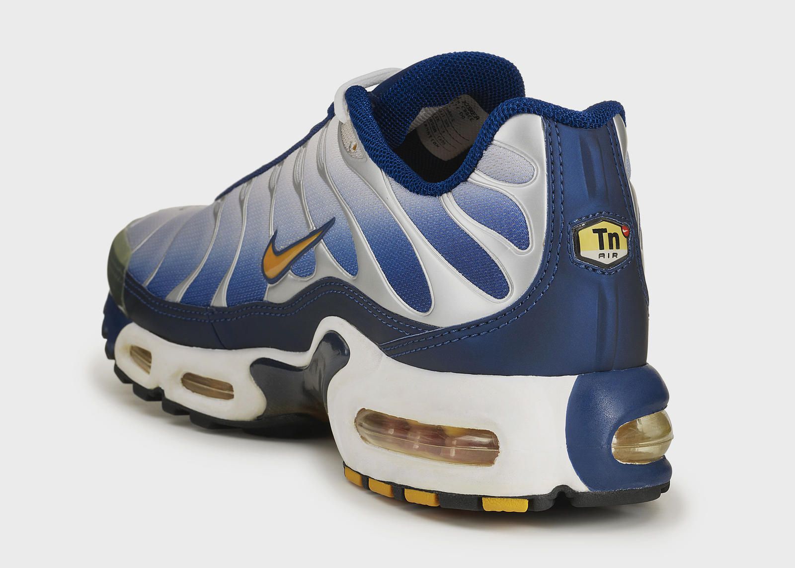 La sneaker delle sottoculture: la storia della Nike Air Max Plus 'Tn' La silhouette simbolo dei chavs protagonista dell'ultima collabo di Supreme | Image 285506