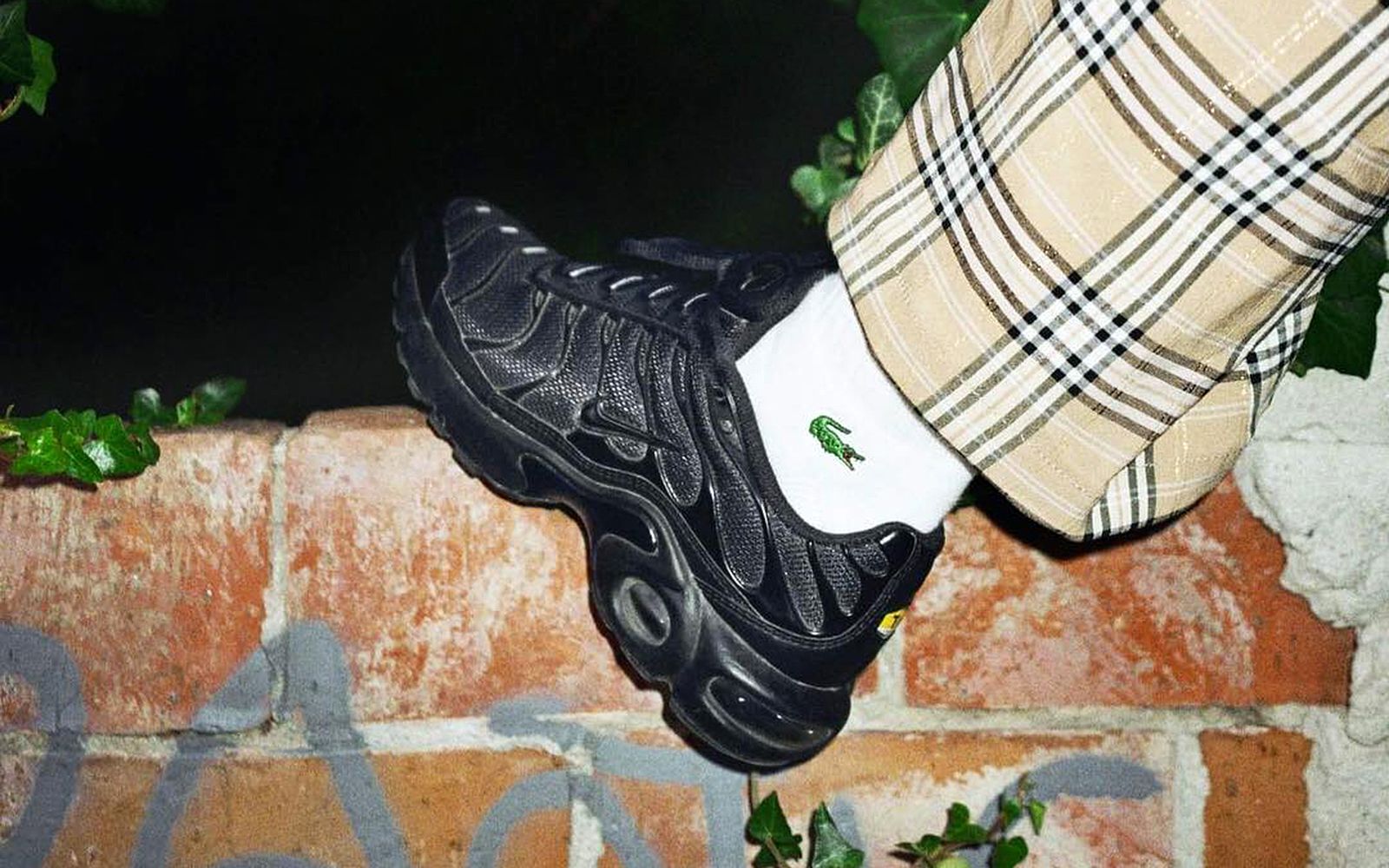 La sneaker delle sottoculture: la storia della Nike Air Max Plus 'Tn' La silhouette simbolo dei chavs protagonista dell'ultima collabo di Supreme | Image 285419