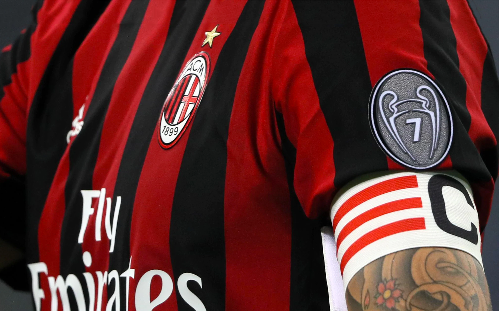 Why does AC Milan still wear the Badge of Honor?, only player to win  champions league with 3 different clubs 