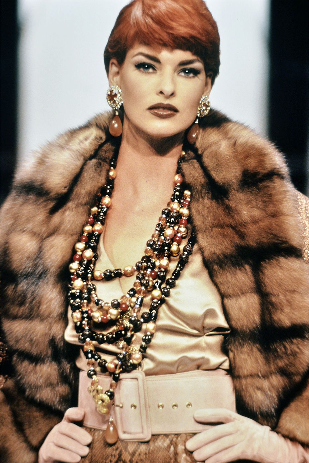 Linda Evangelista e le sue migliori passerelle Il camaleonte che ha dettato tendenza negli anni '90 (e non solo) e suoi momenti più fashion | Image 296475