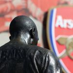 10 statue dei calciatori In Sud America, a Londra, affacciate sul Mare del Nord