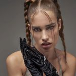 CLARA presents her new single Ammirerò The singer will conquer you with sharp lines, cool outfits and a sound that stucks in the head
