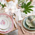5 trend di tablescaping del 2021 Rosa, porcellane antiche, un tocco green, un posto personalizzato e quel gusto rétro alla Bridgerton