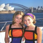 5 style essentials of the Olsen twins The looks of Ashley and Mary-Kate that influenced our style from the late 90s till today | Image 323471