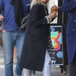 5 style essentials of the Olsen twins The looks of Ashley and Mary-Kate that influenced our style from the late 90s till today | Image 323427