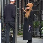 5 style essentials of the Olsen twins The looks of Ashley and Mary-Kate that influenced our style from the late 90s till today | Image 323426