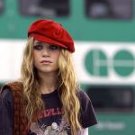 5 style essentials of the Olsen twins The looks of Ashley and Mary-Kate that influenced our style from the late 90s till today | Image 323425