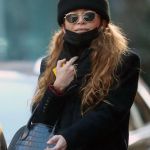 5 style essentials of the Olsen twins The looks of Ashley and Mary-Kate that influenced our style from the late 90s till today | Image 323416