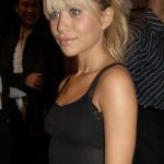 5 style essentials of the Olsen twins The looks of Ashley and Mary-Kate that influenced our style from the late 90s till today | Image 323450