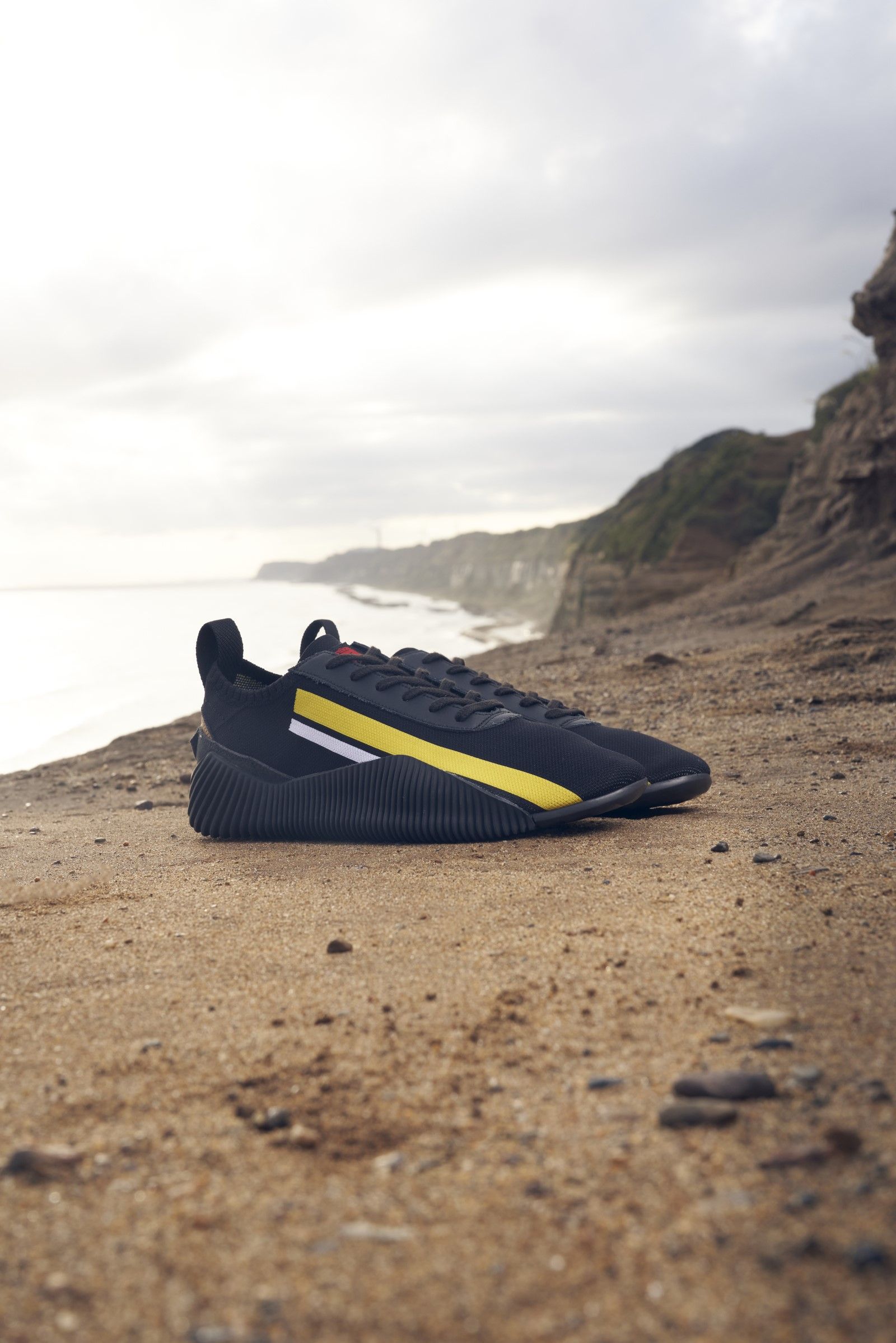 The retrofuturism of the new ACROMOUNT™ Series by Onitsuka