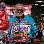 La storia di Jeff Hamilton, il designer preferito delle stelle della NBA L'autore delle giacche sportive più funky (e costose) del mondo