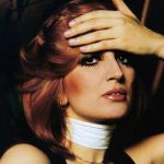 I migliori look di Mina, icona della musica italiana Dal drammatico cat-eye alle sopracciglia invisibili | Image 331882