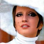 I migliori look di Mina, icona della musica italiana Dal drammatico cat-eye alle sopracciglia invisibili | Image 331883