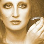 I migliori look di Mina, icona della musica italiana Dal drammatico cat-eye alle sopracciglia invisibili | Image 331887