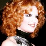 I migliori look di Mina, icona della musica italiana Dal drammatico cat-eye alle sopracciglia invisibili | Image 331969