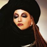 I migliori look di Mina, icona della musica italiana Dal drammatico cat-eye alle sopracciglia invisibili | Image 331971