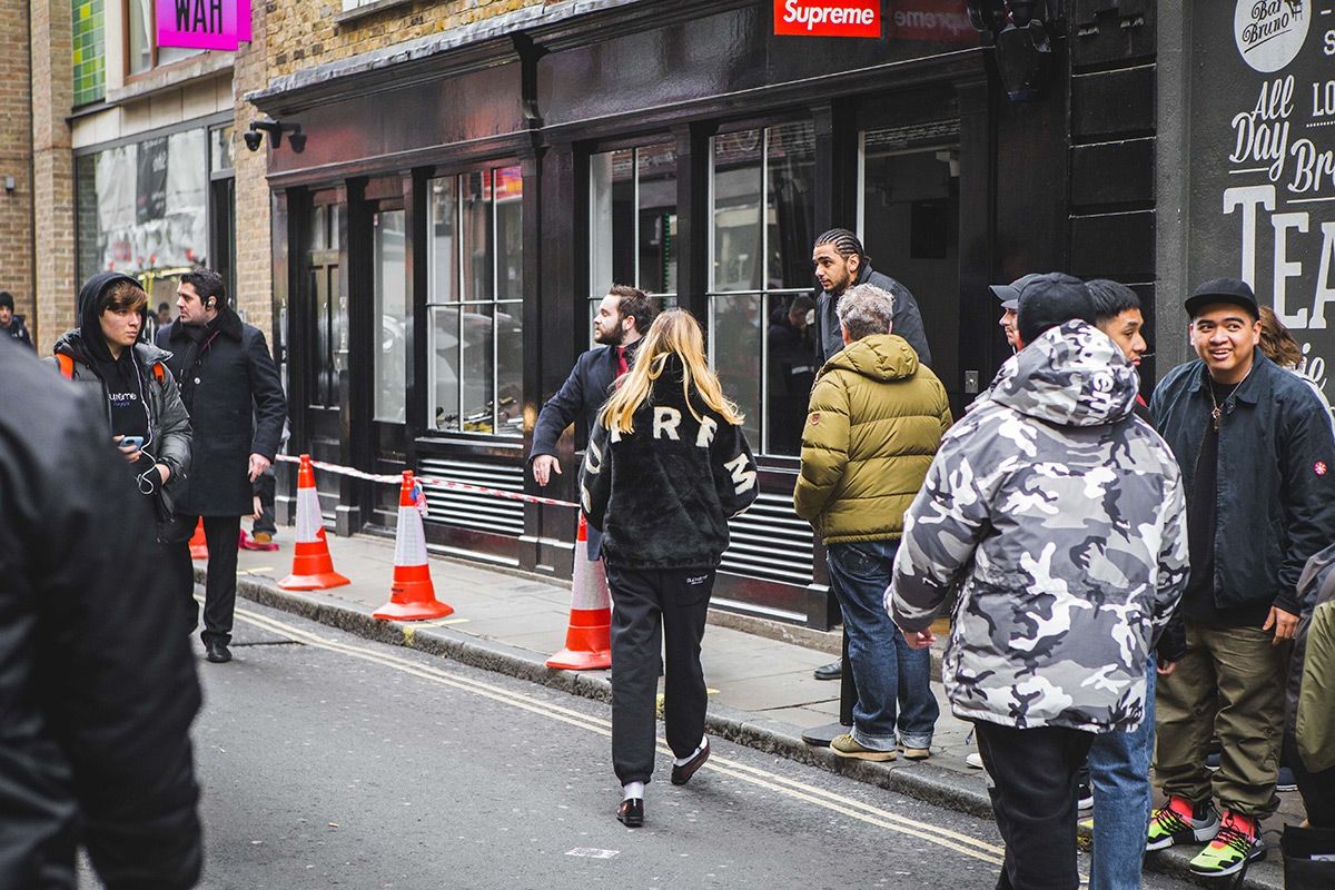 5 things in common between an Apple and a Supreme store