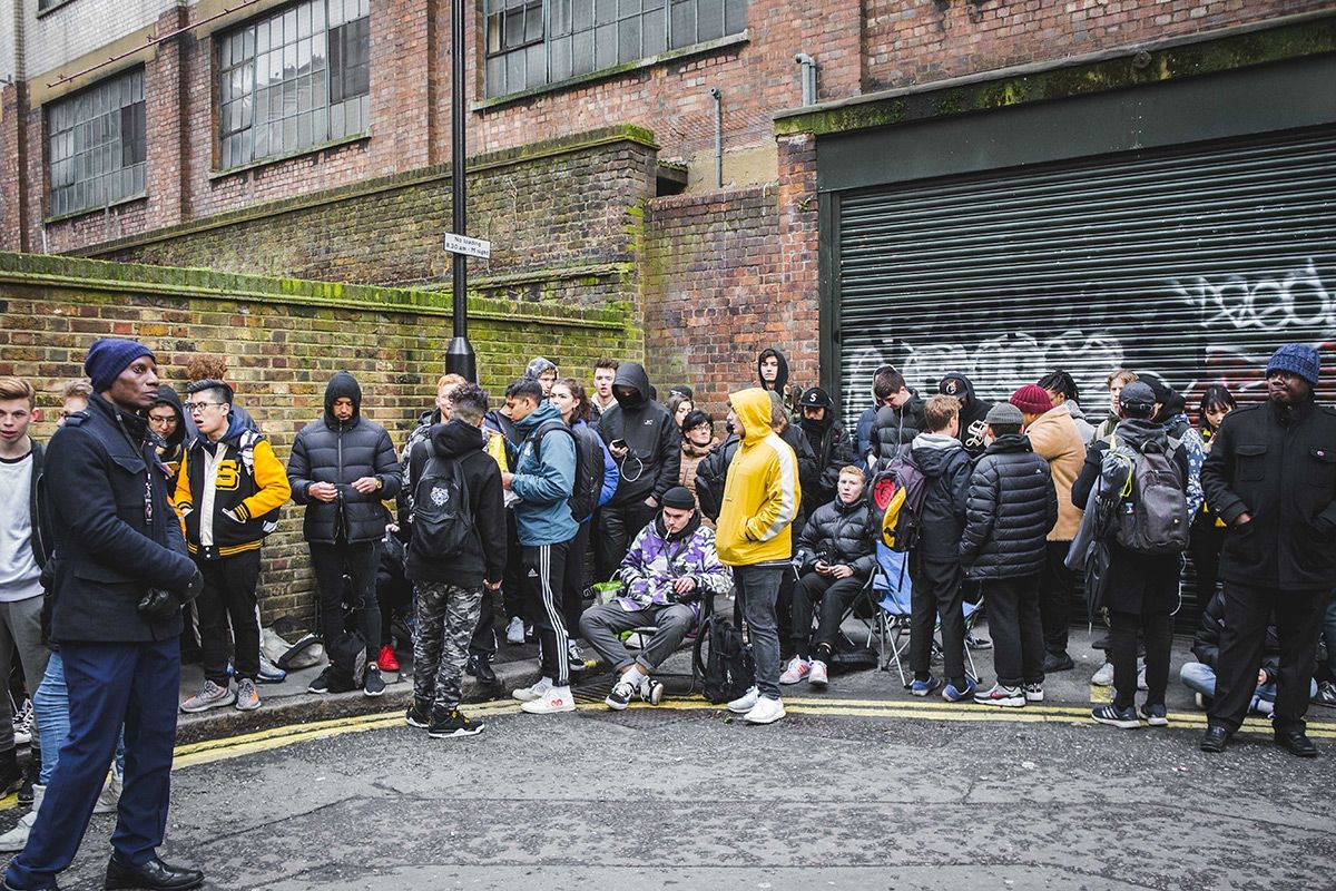 Apple - suprememan shop☆ 🔥NEW SUPREME DROP AVAILABLE NOW🔥 📍3998 Park Ave 38111