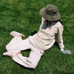 Quando le Birkenstock Boston sono diventate cool La ciabatta (quasi) ortopedica del tanto amato/odiato brand tedesco sta vivendo una nuova popolarità | Image 348283