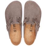 Quando le Birkenstock Boston sono diventate cool La ciabatta (quasi) ortopedica del tanto amato/odiato brand tedesco sta vivendo una nuova popolarità | Image 348291