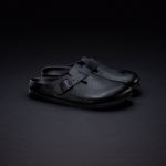 Quando le Birkenstock Boston sono diventate cool La ciabatta (quasi) ortopedica del tanto amato/odiato brand tedesco sta vivendo una nuova popolarità | Image 348328