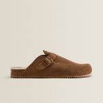 Quando le Birkenstock Boston sono diventate cool La ciabatta (quasi) ortopedica del tanto amato/odiato brand tedesco sta vivendo una nuova popolarità | Image 348356