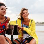 Summertime 2: l'estate fra amore, musica e crema solare Torna l'appuntamento sulla Riviera Adriatica con il teen drama targato Netflix, così abbiamo scambiato quattro chiacchiere con i protagonisti