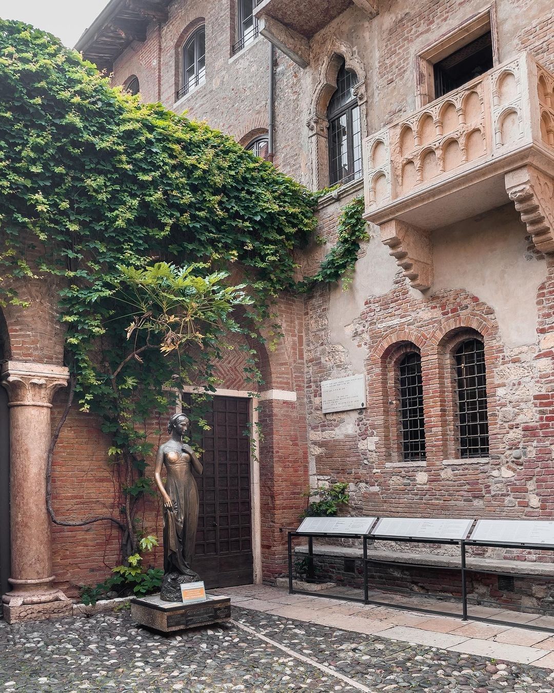 5 film, città e outfits per tuffarsi nell’estate italiana L'infinita ispirazione dell'estate italiana fra cinema, moda ed estetica mediterranea | Image 352188