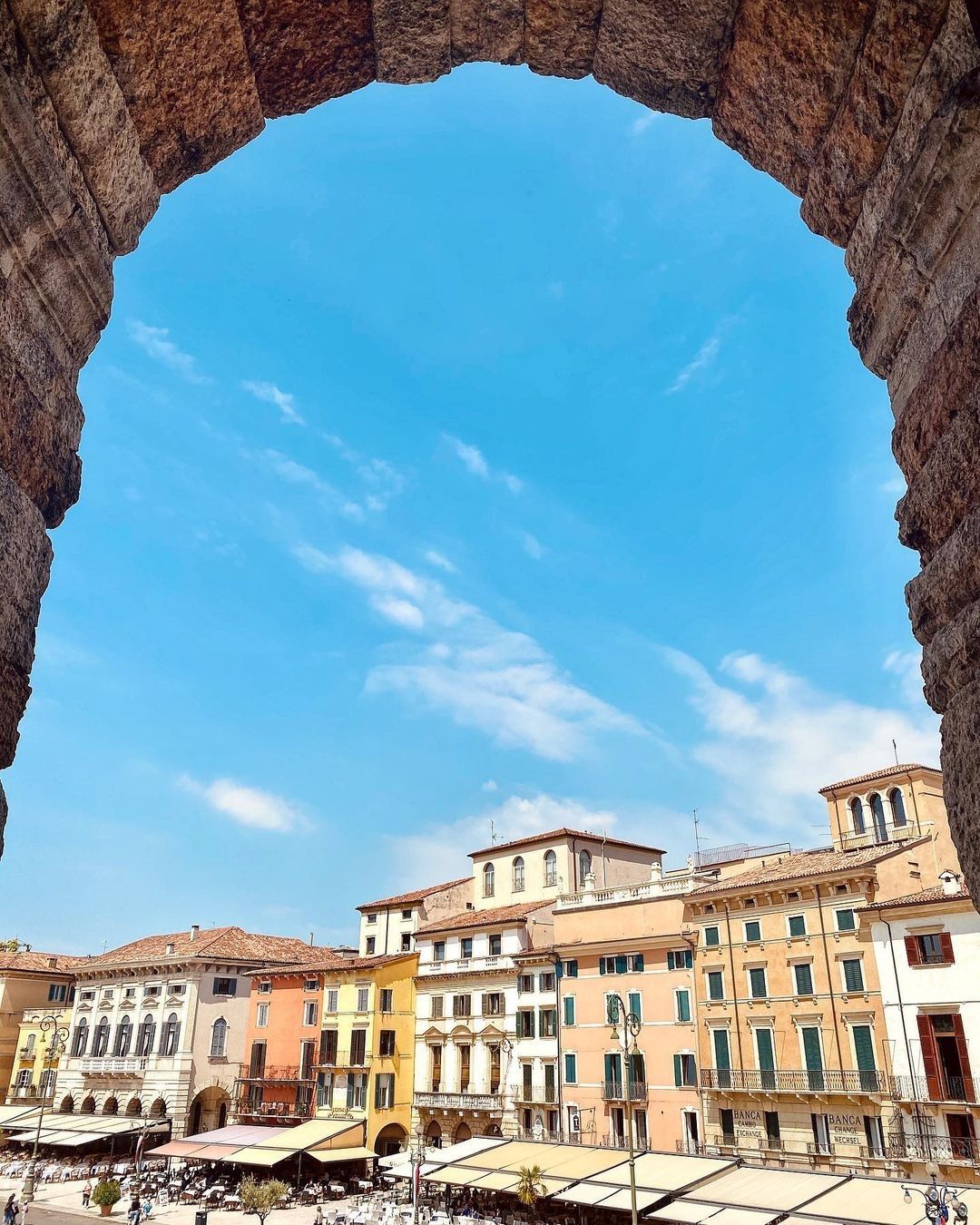 5 film, città e outfits per tuffarsi nell’estate italiana L'infinita ispirazione dell'estate italiana fra cinema, moda ed estetica mediterranea | Image 352186