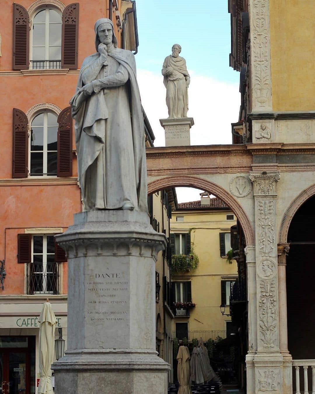 5 film, città e outfits per tuffarsi nell’estate italiana L'infinita ispirazione dell'estate italiana fra cinema, moda ed estetica mediterranea | Image 352292