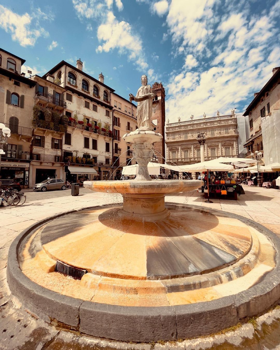 5 film, città e outfits per tuffarsi nell’estate italiana L'infinita ispirazione dell'estate italiana fra cinema, moda ed estetica mediterranea | Image 352327