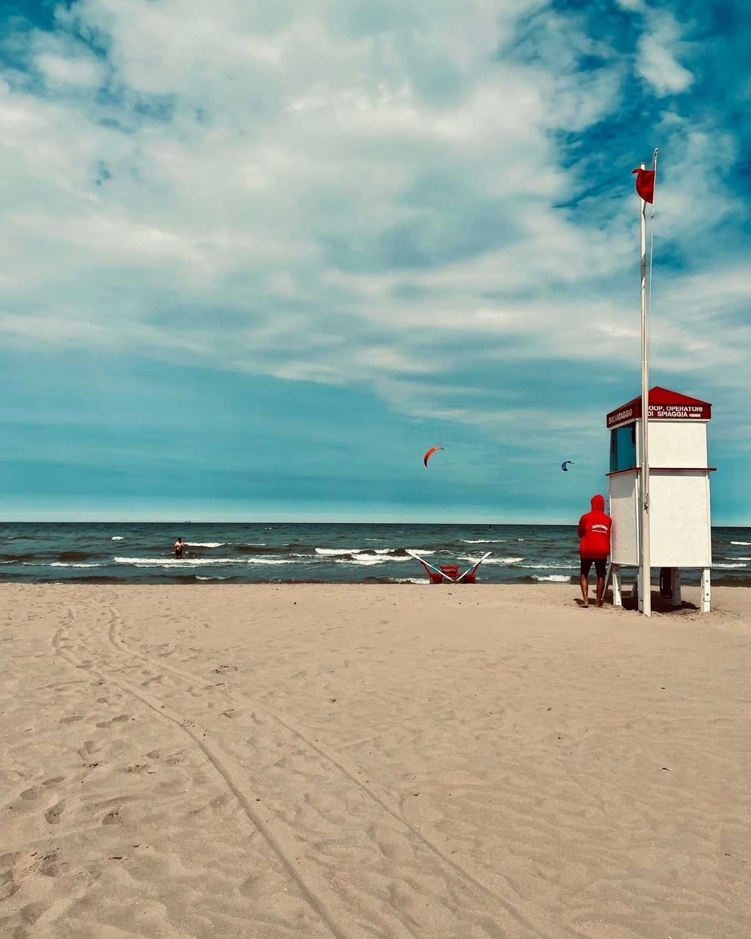 5 film, città e outfits per tuffarsi nell’estate italiana L'infinita ispirazione dell'estate italiana fra cinema, moda ed estetica mediterranea | Image 354801