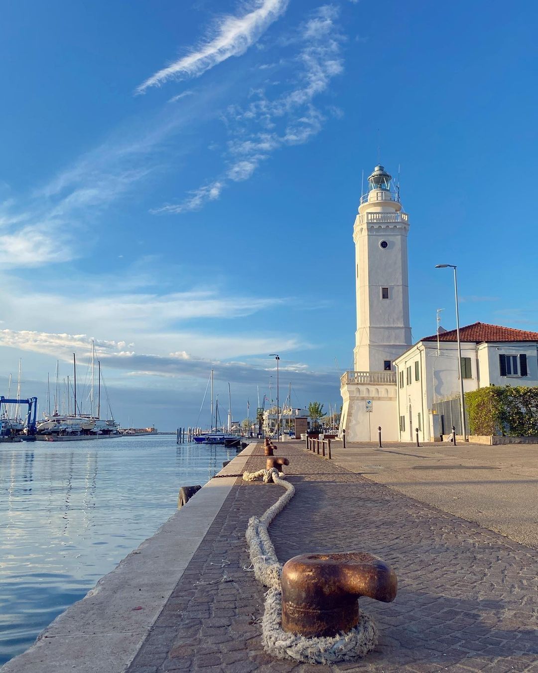 5 film, città e outfits per tuffarsi nell’estate italiana L'infinita ispirazione dell'estate italiana fra cinema, moda ed estetica mediterranea | Image 354797