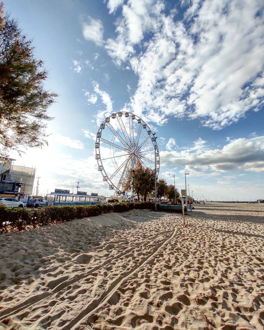 5 film, città e outfits per tuffarsi nell’estate italiana L'infinita ispirazione dell'estate italiana fra cinema, moda ed estetica mediterranea | Image 354798