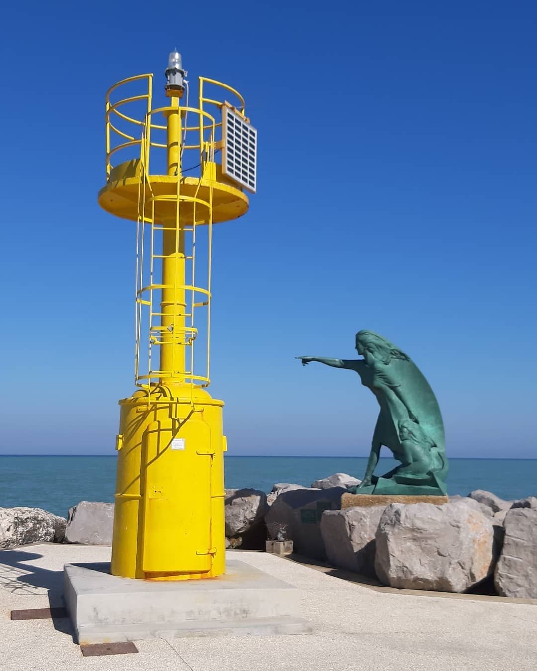 5 film, città e outfits per tuffarsi nell’estate italiana L'infinita ispirazione dell'estate italiana fra cinema, moda ed estetica mediterranea | Image 354796