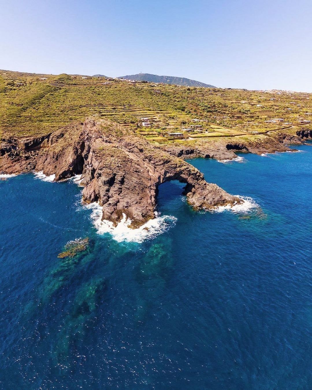 5 film, città e outfits per tuffarsi nell’estate italiana L'infinita ispirazione dell'estate italiana fra cinema, moda ed estetica mediterranea | Image 350669