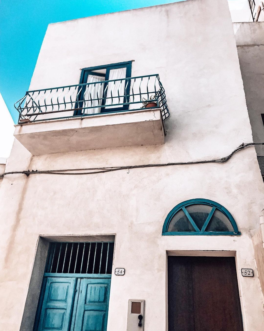 5 film, città e outfits per tuffarsi nell’estate italiana L'infinita ispirazione dell'estate italiana fra cinema, moda ed estetica mediterranea | Image 350665