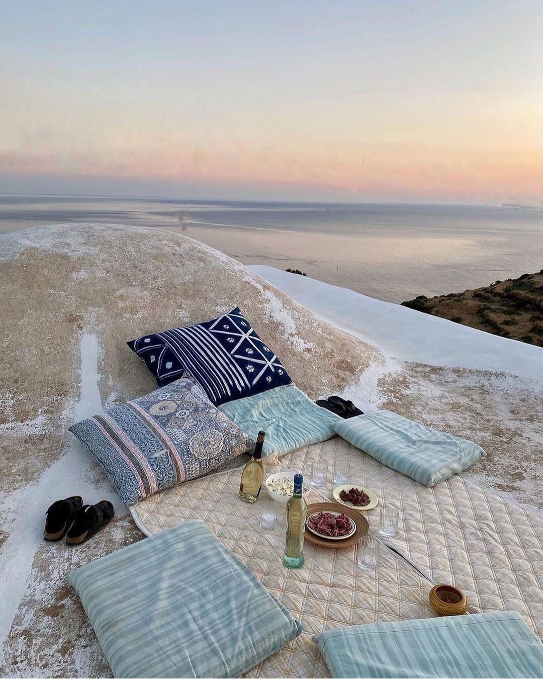 5 film, città e outfits per tuffarsi nell’estate italiana L'infinita ispirazione dell'estate italiana fra cinema, moda ed estetica mediterranea | Image 350663