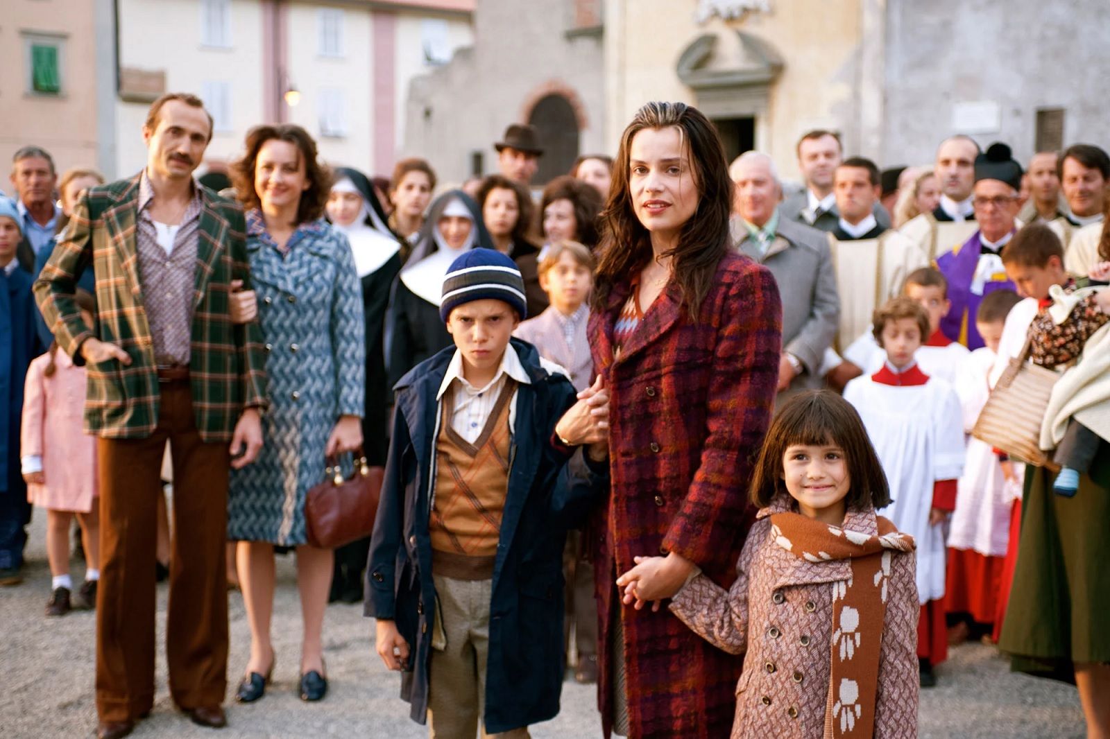 5 film, città e outfits per tuffarsi nell’estate italiana L'infinita ispirazione dell'estate italiana fra cinema, moda ed estetica mediterranea | Image 351103