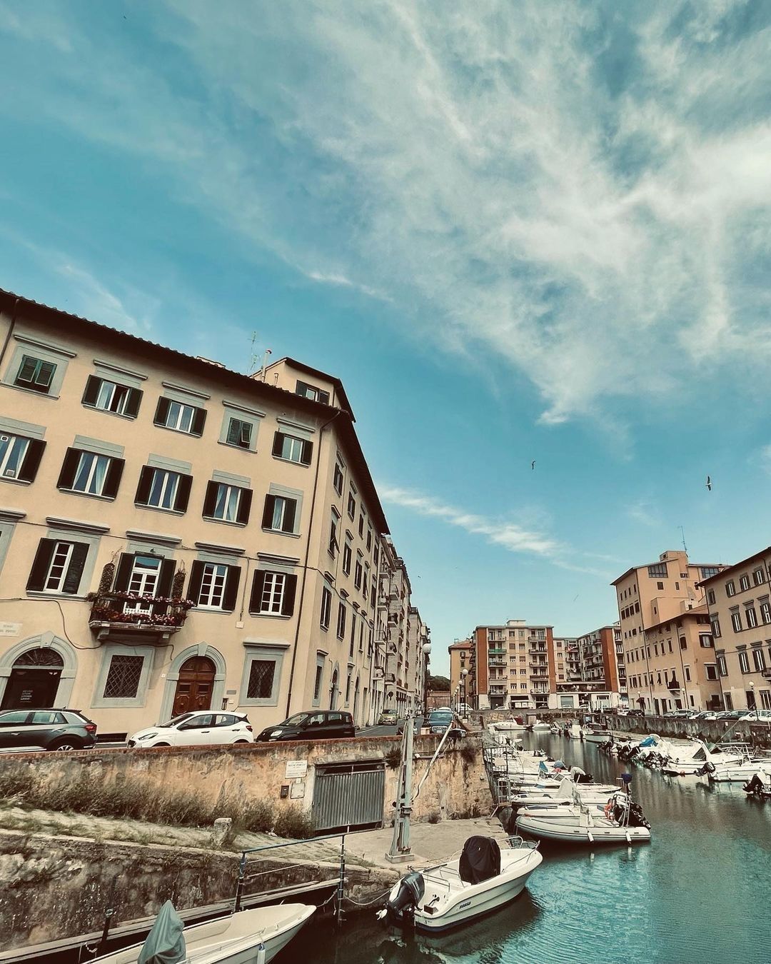 5 film, città e outfits per tuffarsi nell’estate italiana L'infinita ispirazione dell'estate italiana fra cinema, moda ed estetica mediterranea | Image 351100