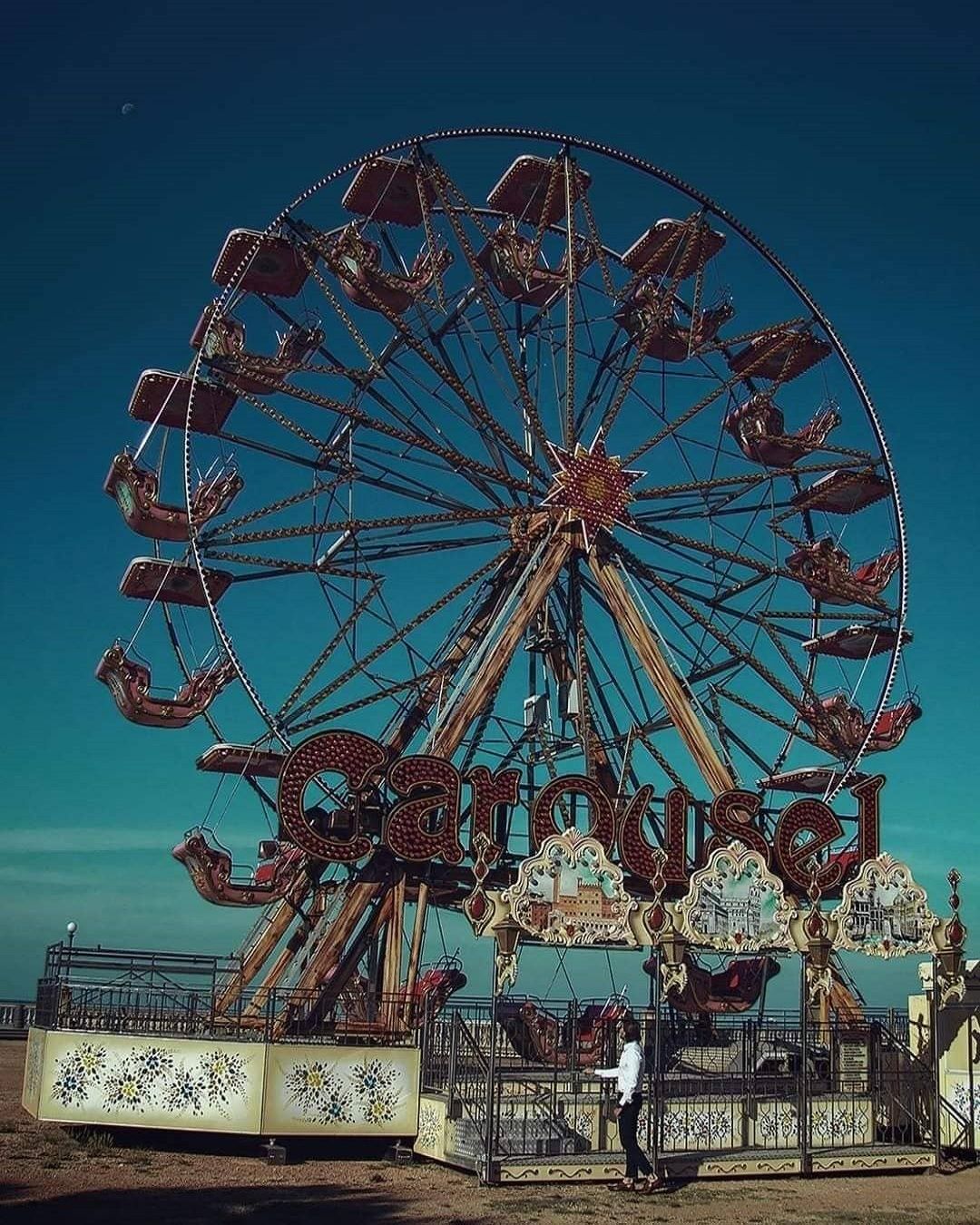 5 film, città e outfits per tuffarsi nell’estate italiana L'infinita ispirazione dell'estate italiana fra cinema, moda ed estetica mediterranea | Image 351094