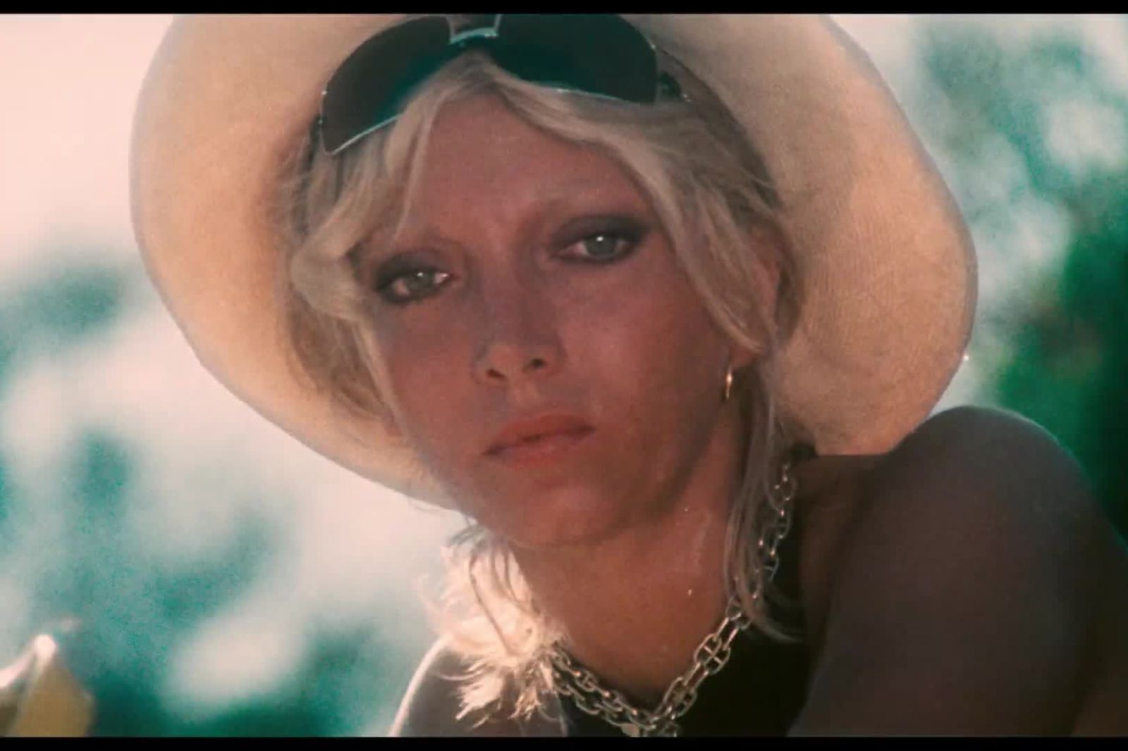 5 film, città e outfits per tuffarsi nell’estate italiana L'infinita ispirazione dell'estate italiana fra cinema, moda ed estetica mediterranea | Image 351086