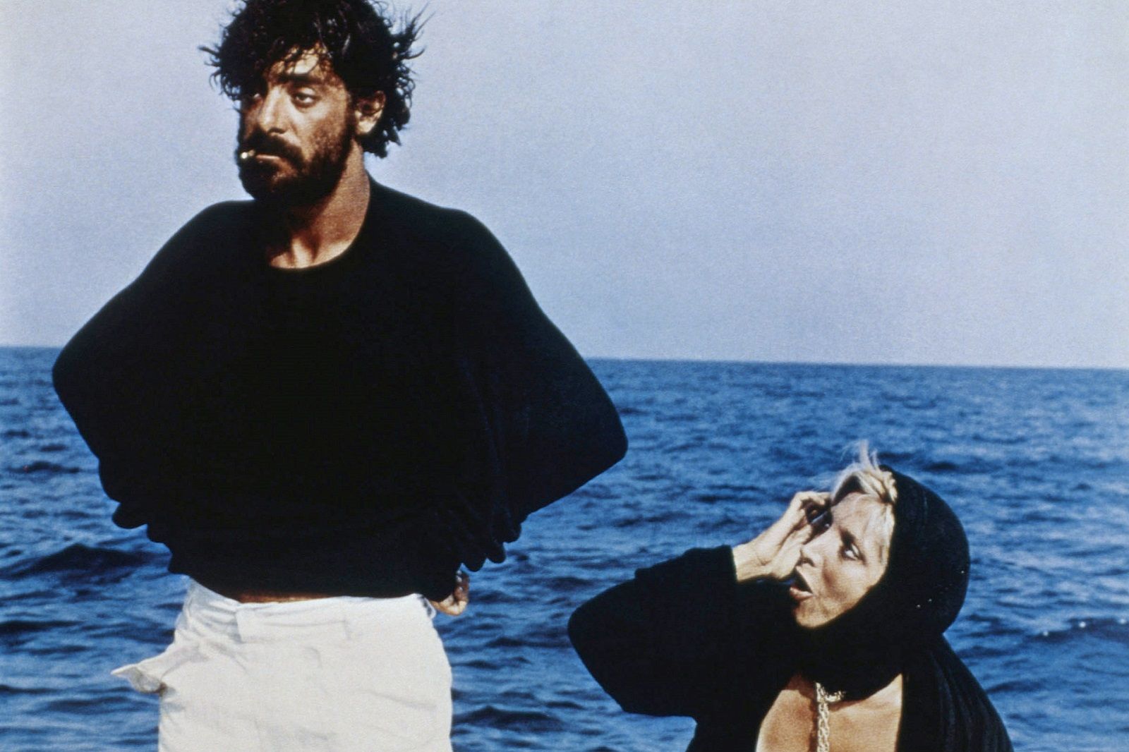 5 film, città e outfits per tuffarsi nell’estate italiana L'infinita ispirazione dell'estate italiana fra cinema, moda ed estetica mediterranea | Image 351088