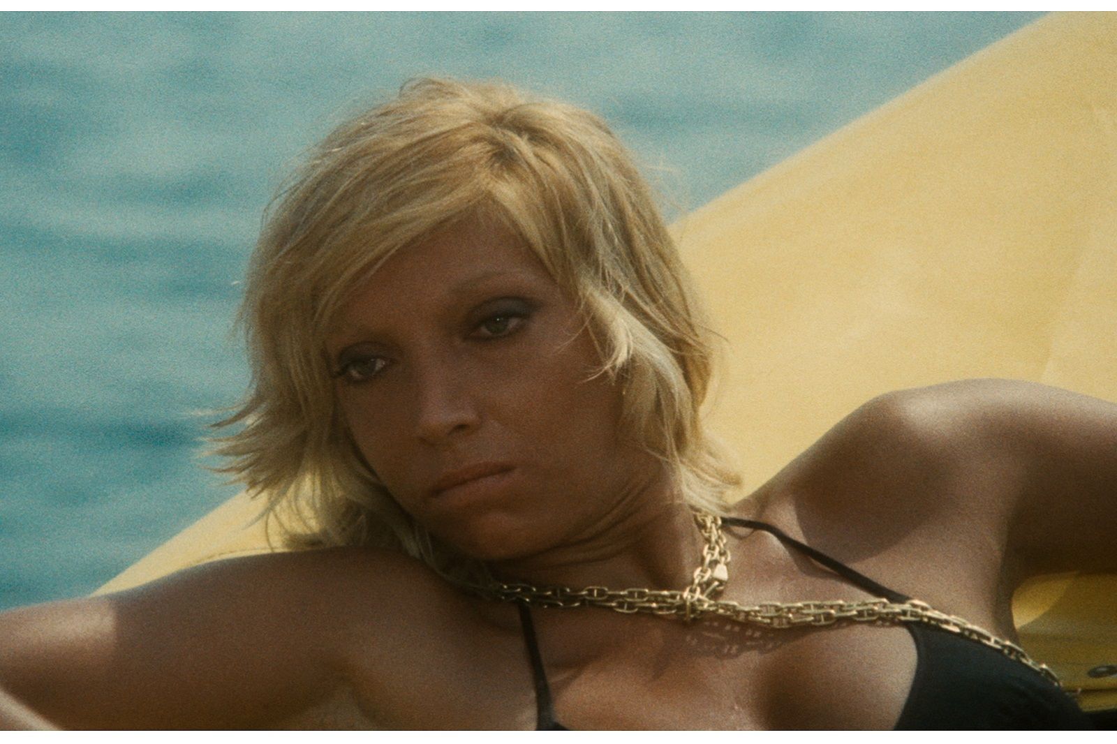 5 film, città e outfits per tuffarsi nell’estate italiana L'infinita ispirazione dell'estate italiana fra cinema, moda ed estetica mediterranea | Image 351232