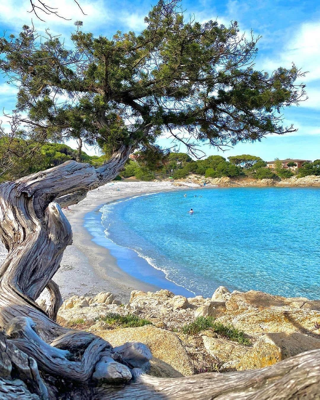 5 film, città e outfits per tuffarsi nell’estate italiana L'infinita ispirazione dell'estate italiana fra cinema, moda ed estetica mediterranea | Image 351269